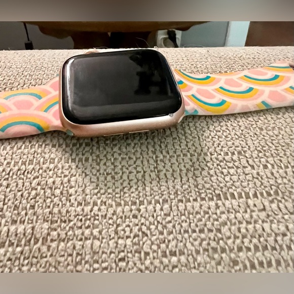 Apple Watch Series 4 44mm - Picture 3 of 5